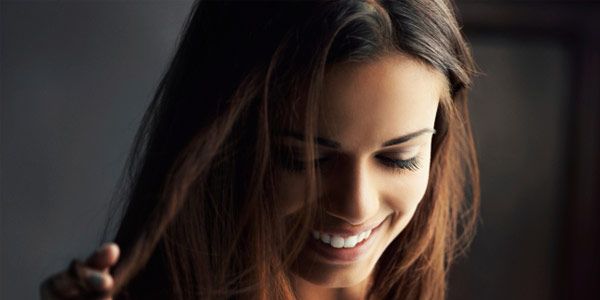 Dermatologists Reveal 7 Bad Habits For Frizzy Hair | Dermatologists Reveal 7 Bad Habits For Frizzy Hair |